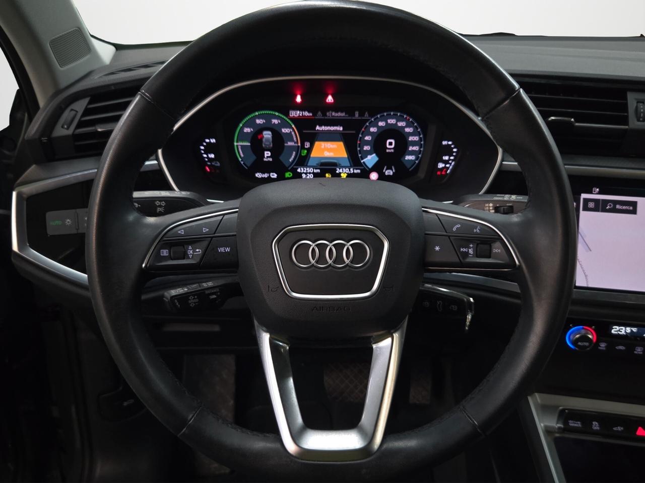 Audi Q3 45 TFSI e S tronic Business