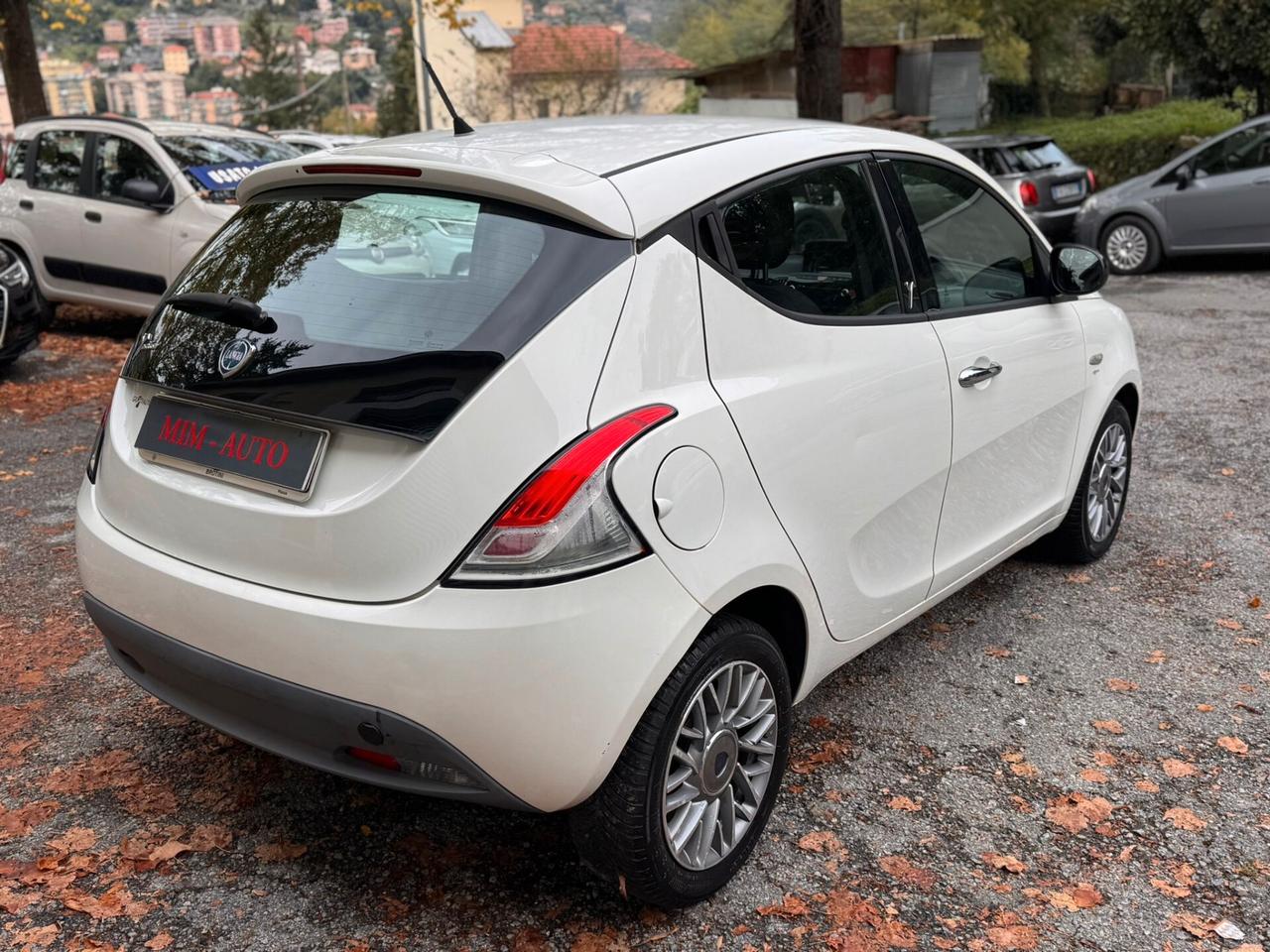 Lancia Ypsilon 1.2 69 CV 5 porte S&S Platinum GARANZIA 1 ANNO
