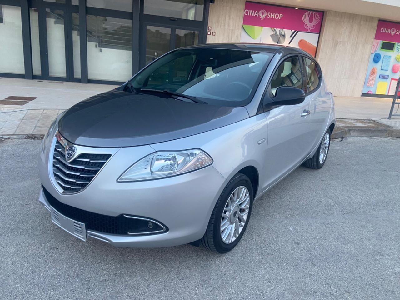 Lancia Ypsilon 1.2 69 CV 5 porte S&S Gold