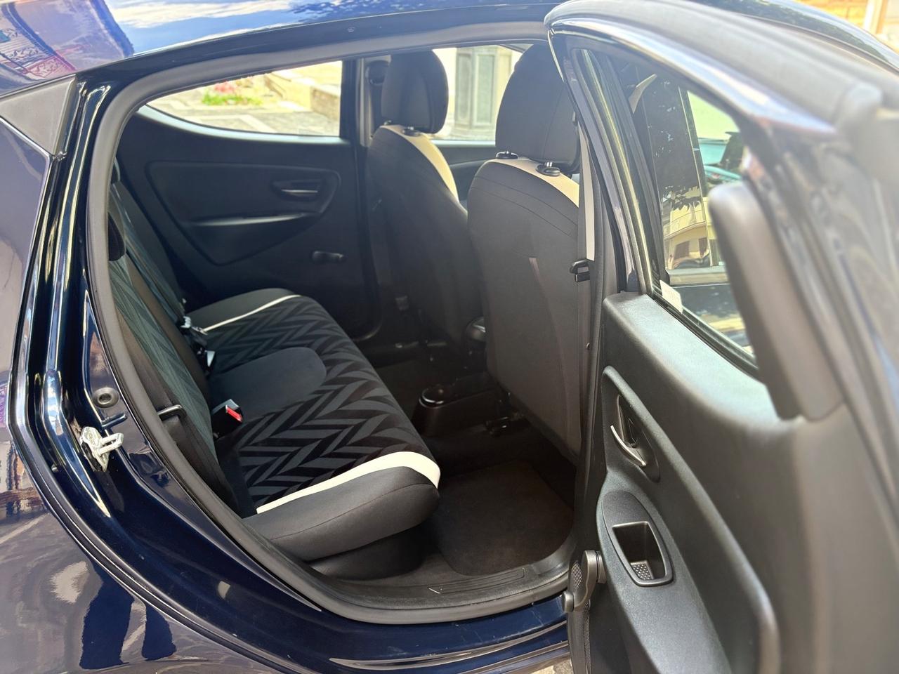 Lancia Ypsilon 1.2 69 CV 5P Gold UCONNECT Blue&Me