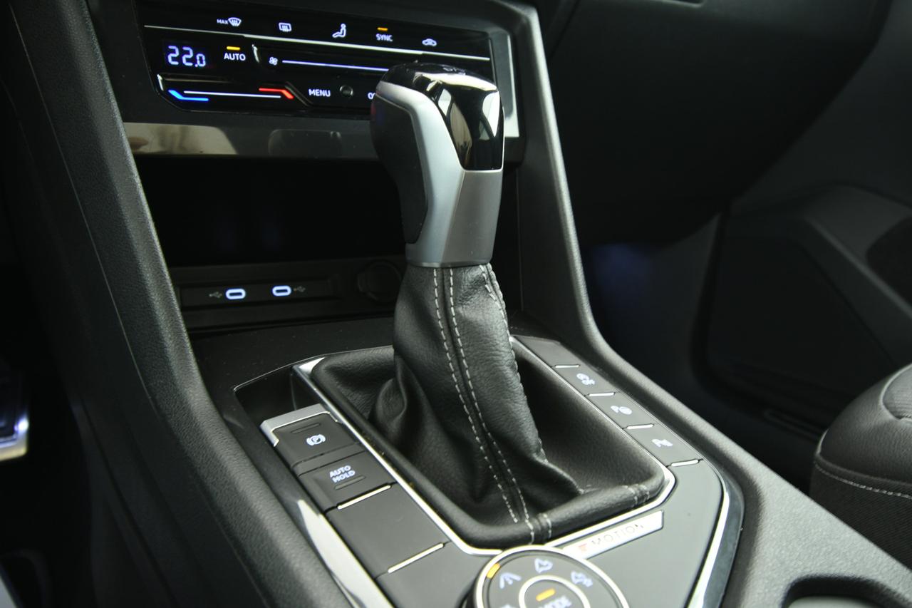 VOLKSWAGEN Tiguan 2.0 tdi R-Line 4motion 200cv dsg CAMERA+ACC+APP CONNECT+C20"