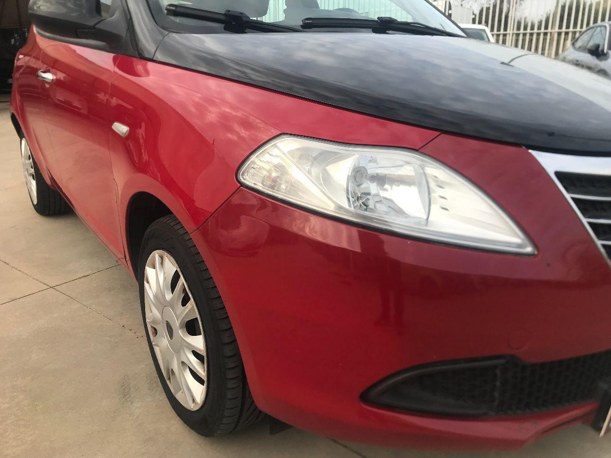 LANCIA Ypsilon 1.2 69 CV 5 porte S&S Black&Red