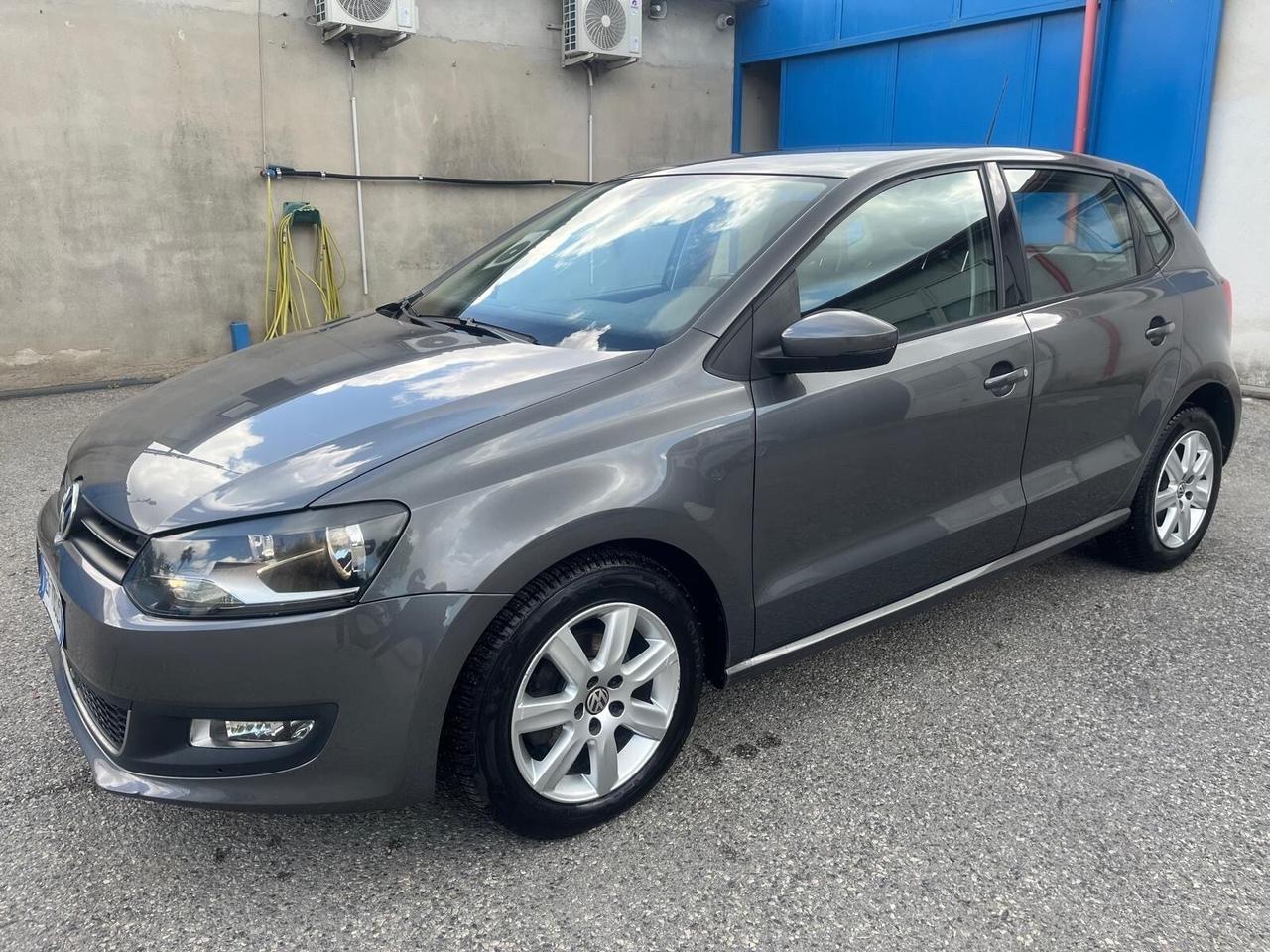 Volkswagen Polo 5P-1.6 tdi- cambio autom-2011