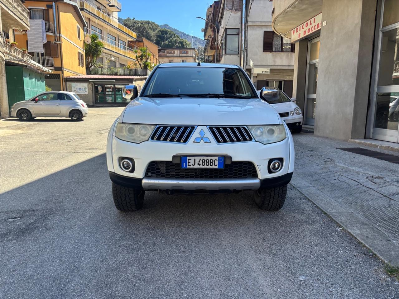 Mitsubishi L200 2.5 DI-D/136CV DC Invite Plus