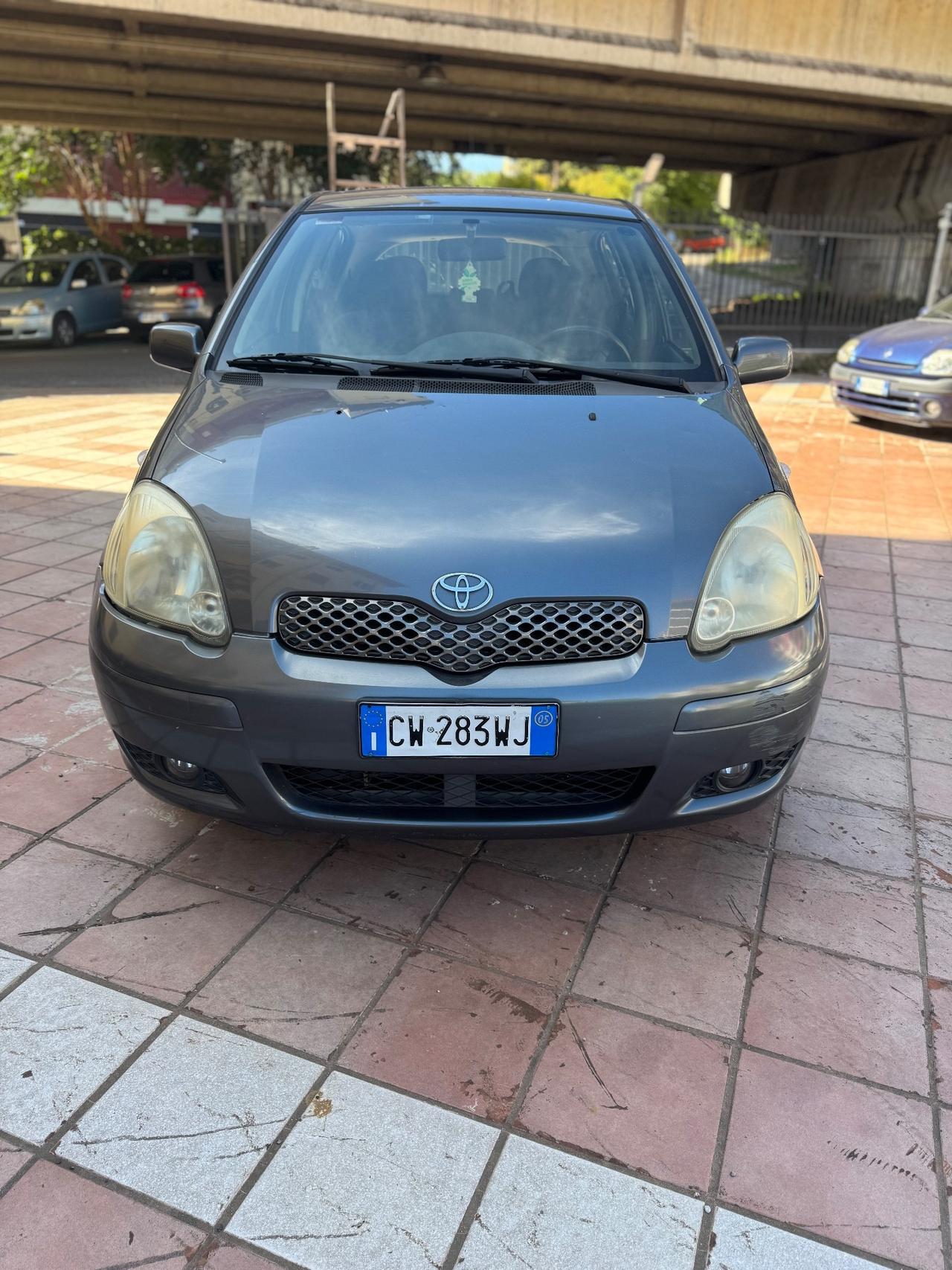 Toyota Yaris 1.0i 16V cat 5 porte Sol