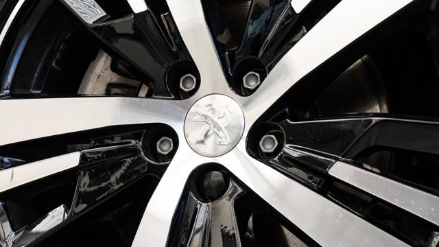 PEUGEOT 3008 BlueHDi 130 S&S EAT8 IVA UNIPRO