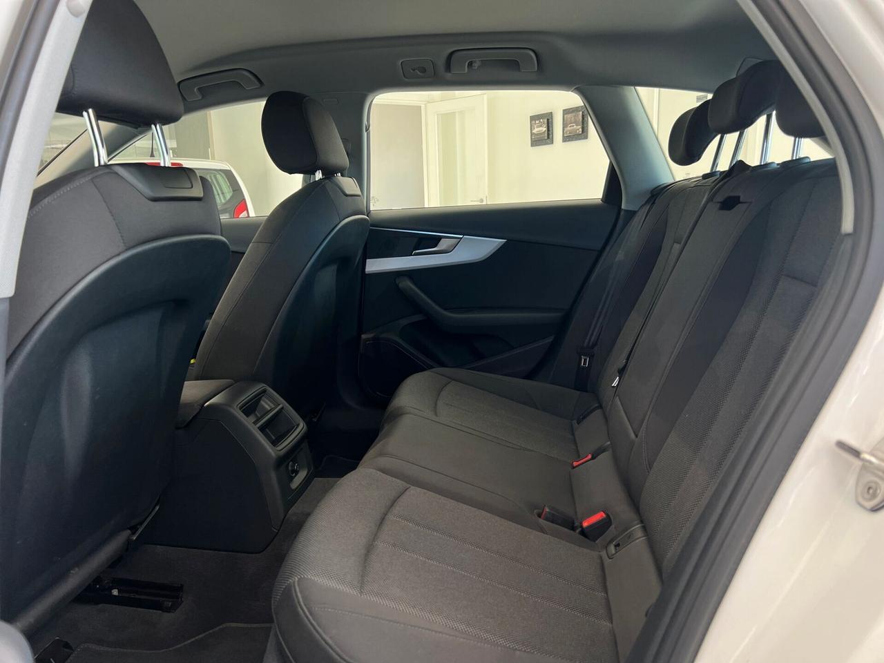 Audi A4 Avant 30 TDI/136 CV S tronic