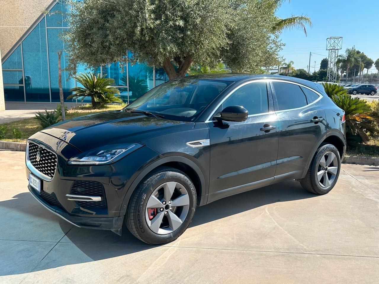 Jaguar E-Pace 2.0d i4 mhev SE AUTOCARRO N1 totalmente detraibile