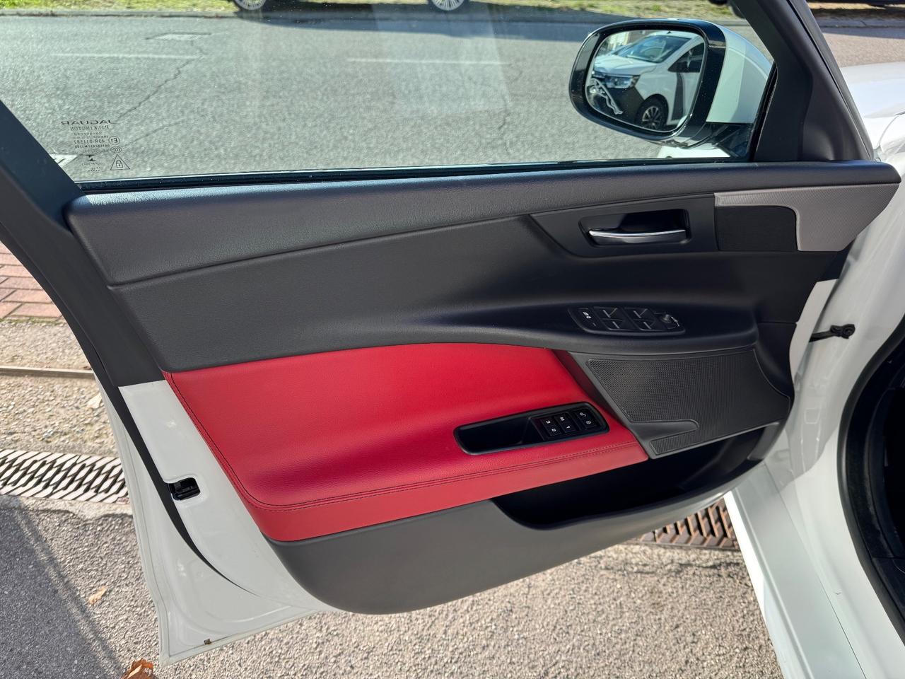 Jaguar XE 2.0 D Turbo R-Sport. Euro 6B