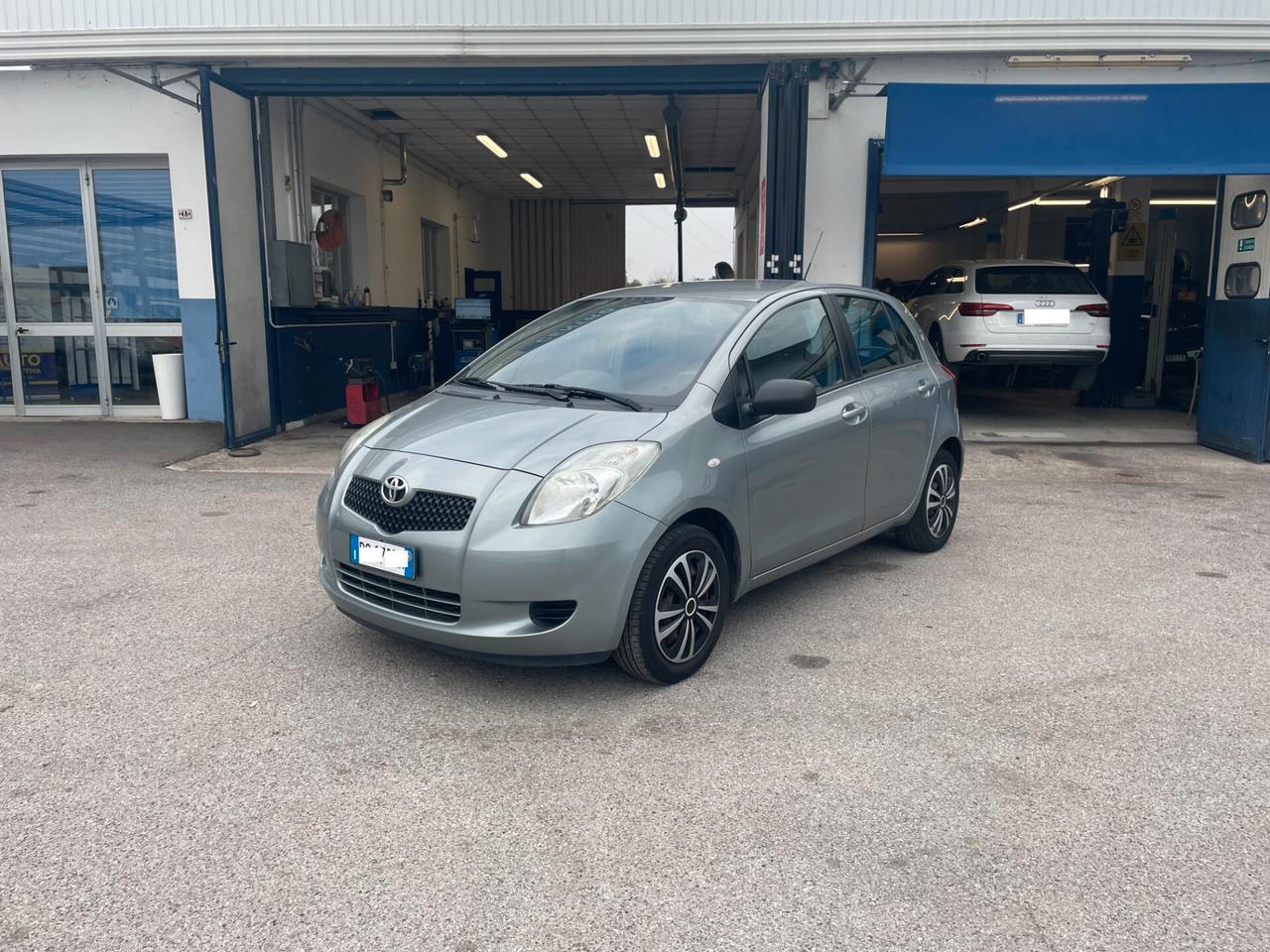 Toyota Yaris 1.0 5 porte
