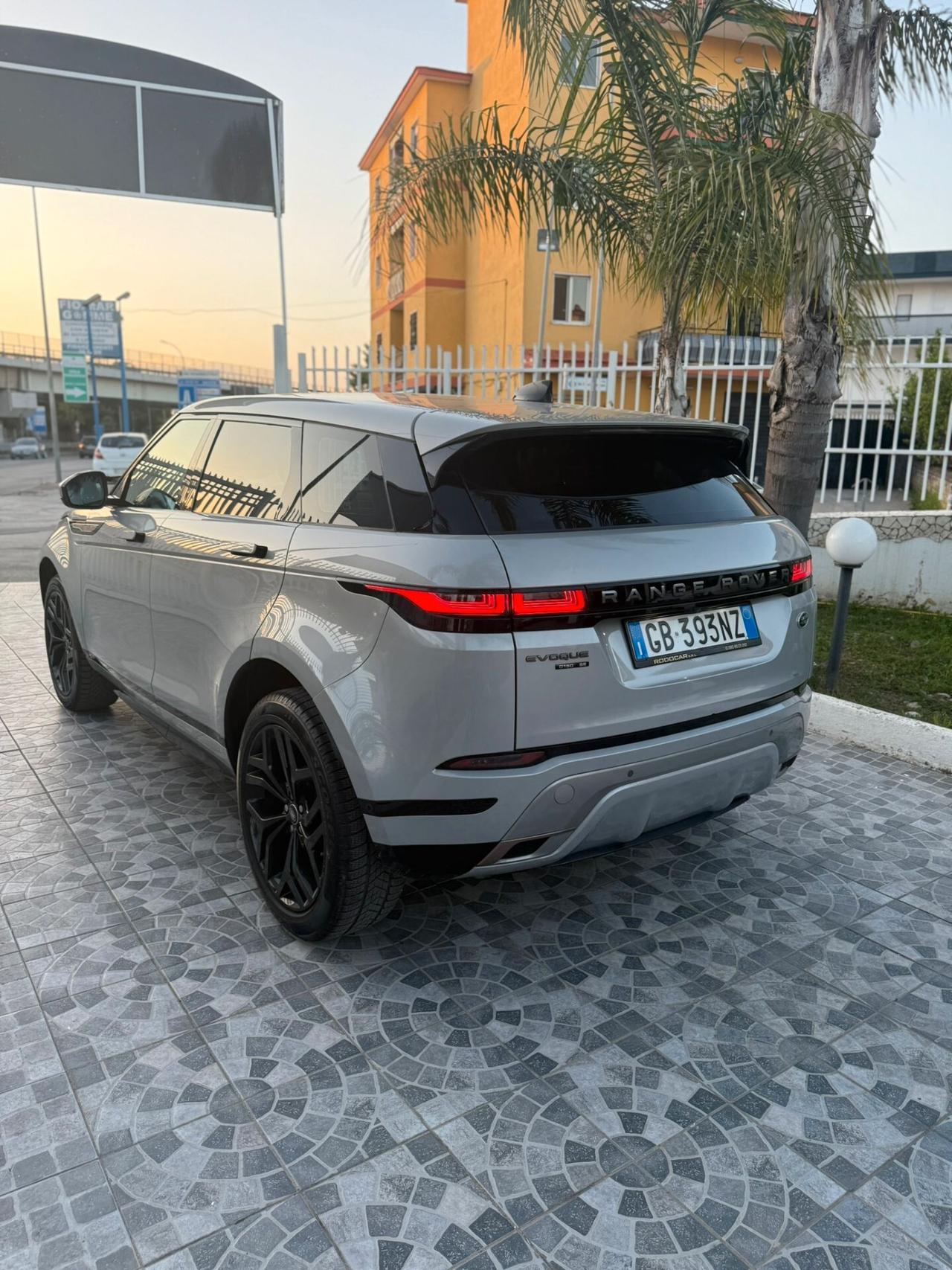 Range Rover Evoque 2.0D I4-L.Flw 150 CV R-Dynamic S