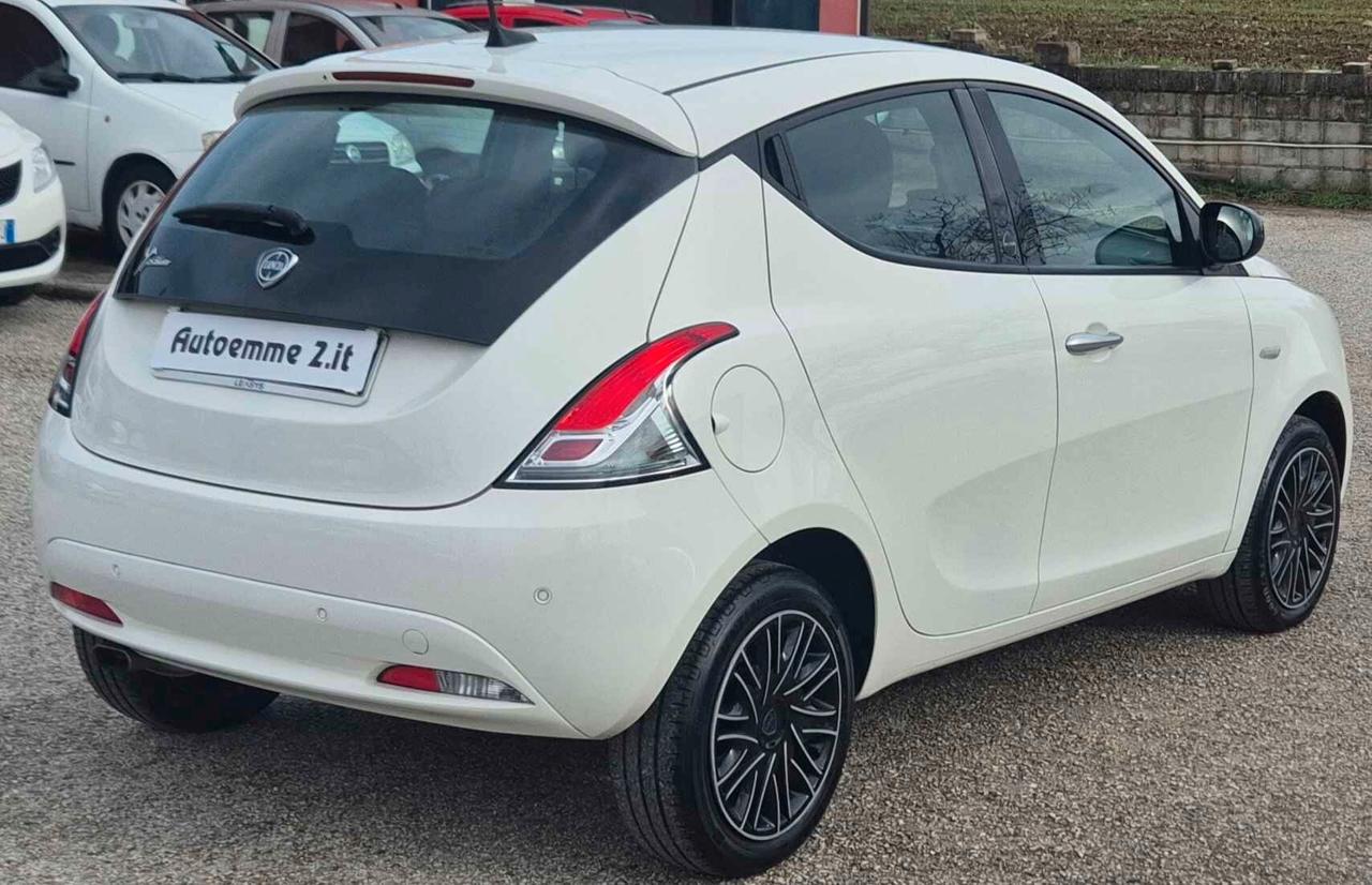 Lancia Ypsilon 1.2 69 CV 5 porte GPL Ecochic Gold casa madre