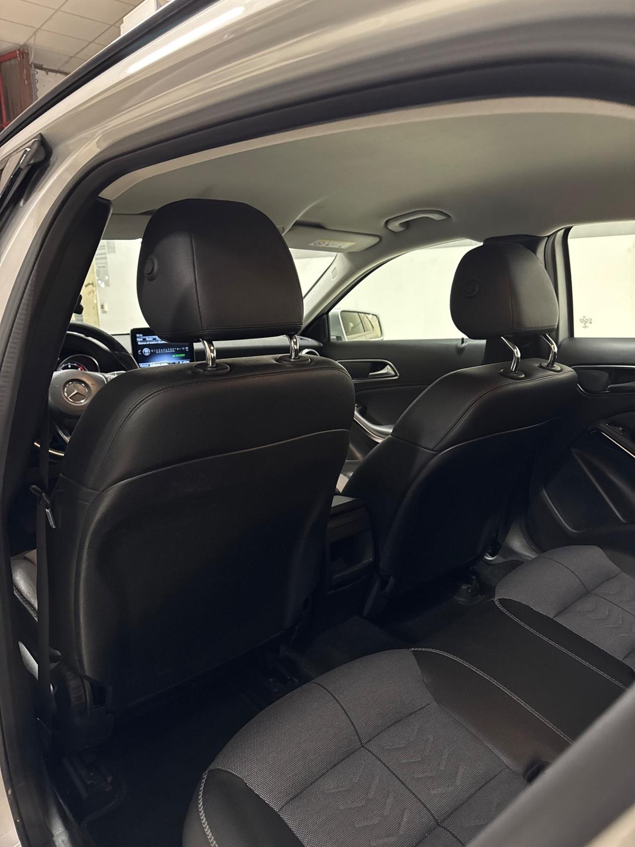 Mercedes-benz GLA 180 d Premium