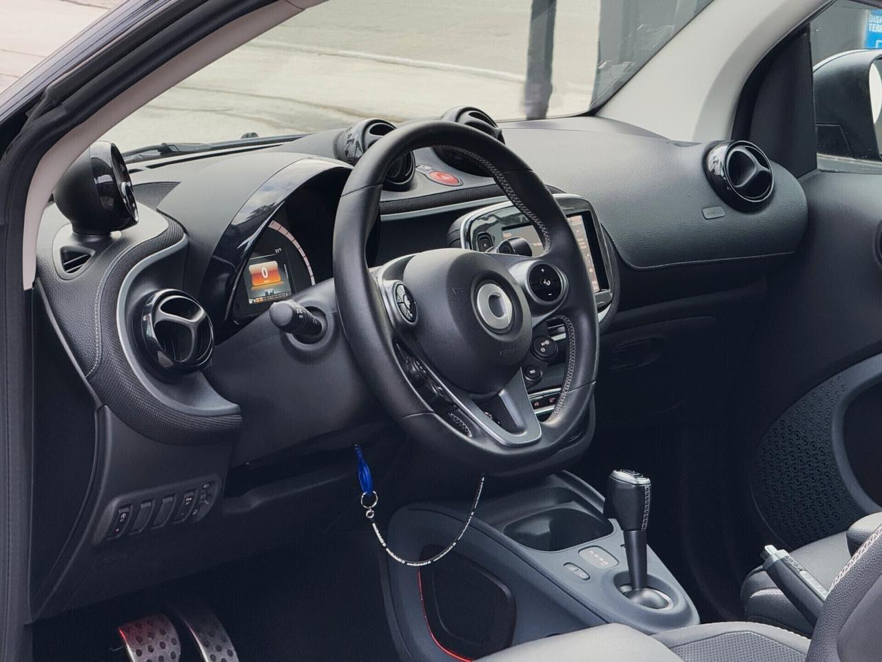 Smart forTwo 0.9 T Parisblue BRABUS Style 90CV