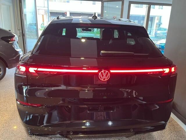 Volkswagen T-Roc 1.5 eTSI ACT 150 CV DSG R-Line