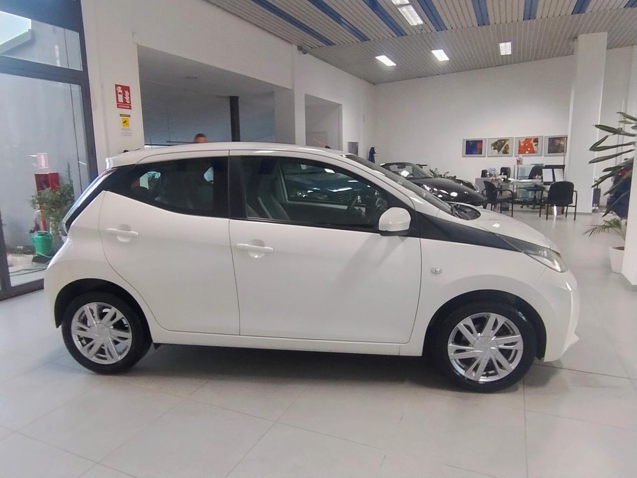 Toyota Aygo 1.0 VVT-i 69 CV 5 porte x-play