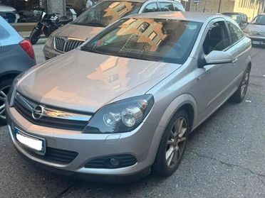Opel Astra GTC 1.7 CDTI 120CV 3 porte Cosmo