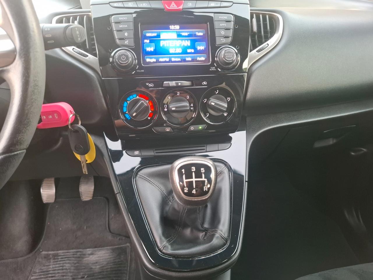 Lancia Ypsilon 1.2 69 CV 5 porte Silver