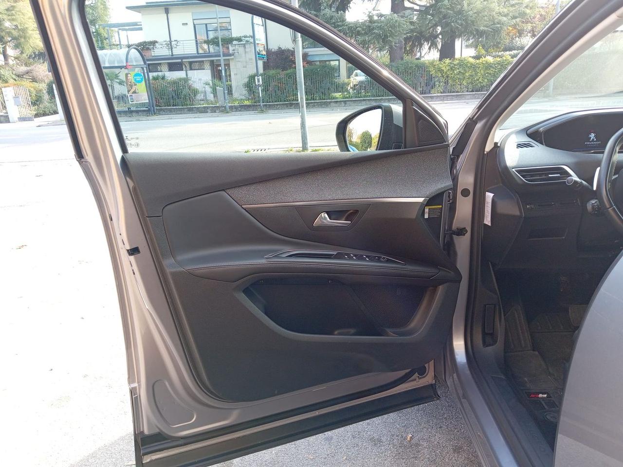 Peugeot 5008 Allure 1.6 Blue HDI 115 #7829