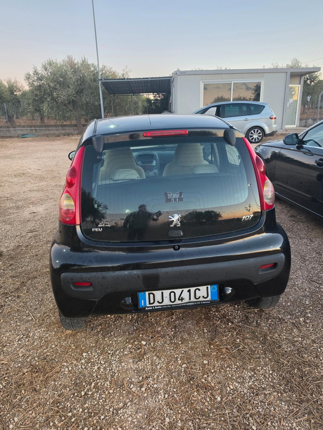 Peugeot 107 1.0 68CV 5p. Desir