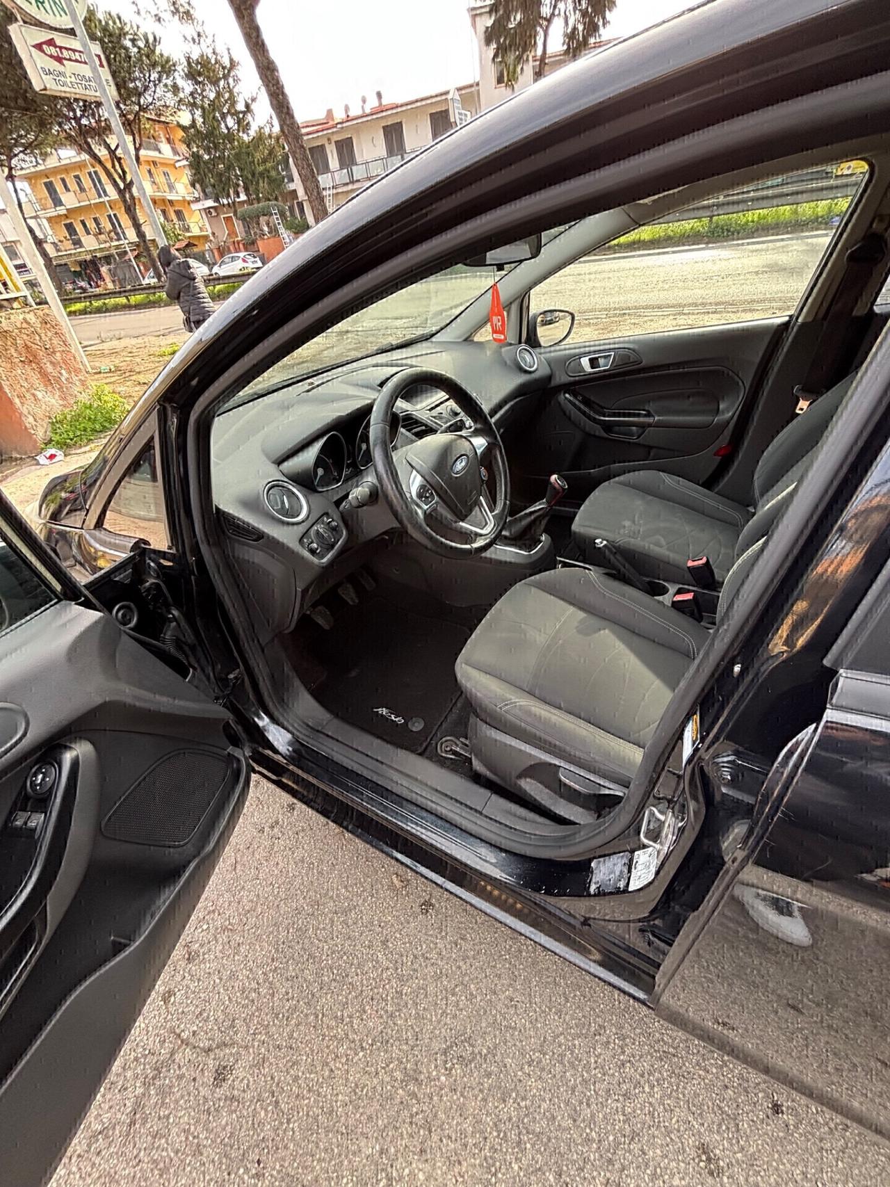 Ford Fiesta 1.5 TDCi 75CV 5 porte Titanium
