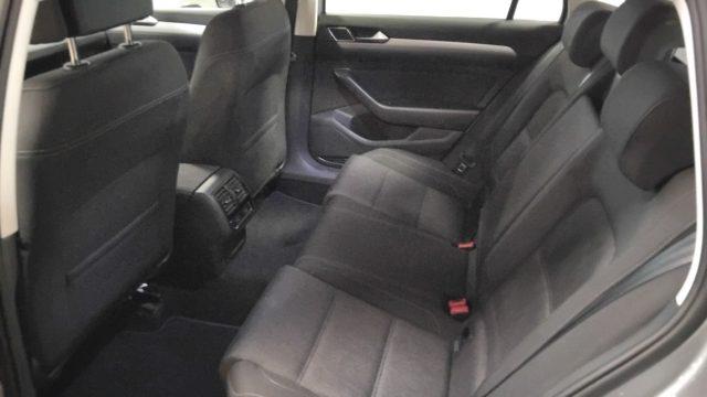 VOLKSWAGEN Passat Variant 1.6 TDI SCR DSG Business NAVI