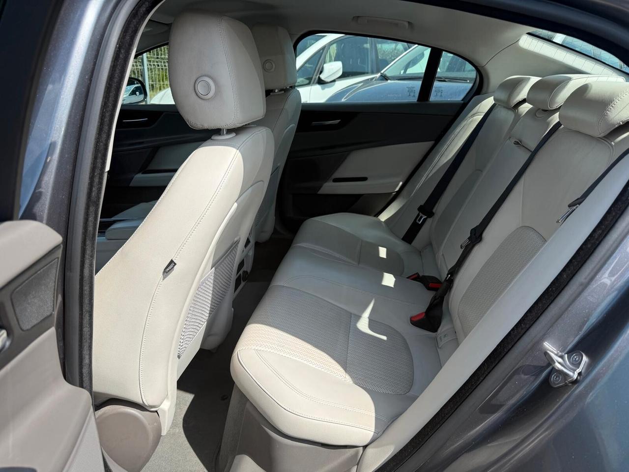 Jaguar XE 2.0 D Turbo 180CV aut. Portfolio Solo 87.000Km