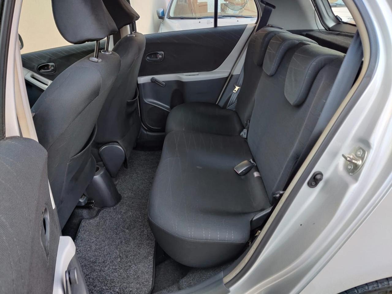 Toyota Yaris 1.0 benz 5 porte