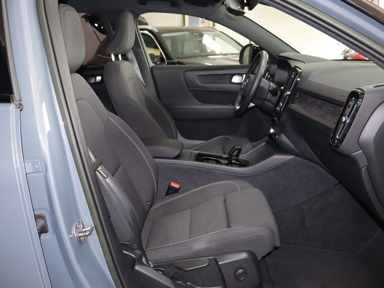 Volvo XC40 Core Recharge Pure #50780