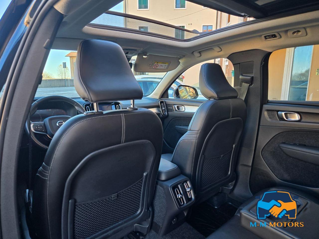 VOLVO XC40 D4 AWD Geartronic Momentum