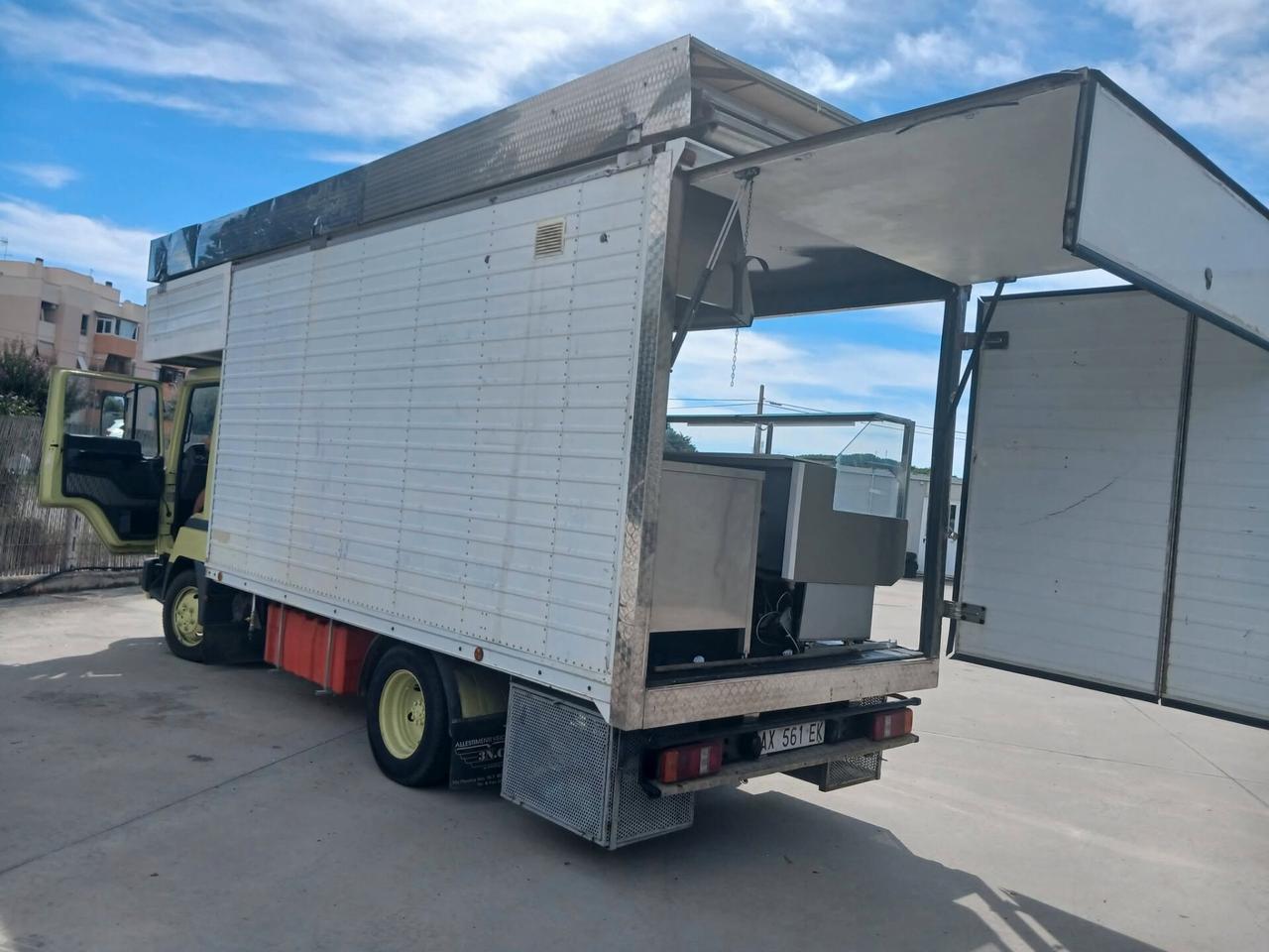 Nissan L-35 L-35.095 4.0 diesel PC-RG Cabinato MISTER PANINO CON LICENZA