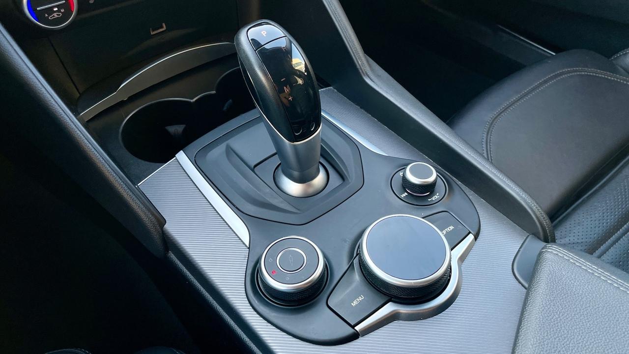 ALFA ROMEO GIULIA 2.2 Q4 VELOCE TURBODIESEL 210CV - SEDILI ELETTRICI IN PELLE RISCALDABILI, VOLANTE RISCALDATO, FULL LED