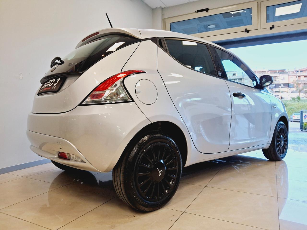 Lancia Ypsilon 1.0 FireFly 5 porte S&S Hybrid Gold