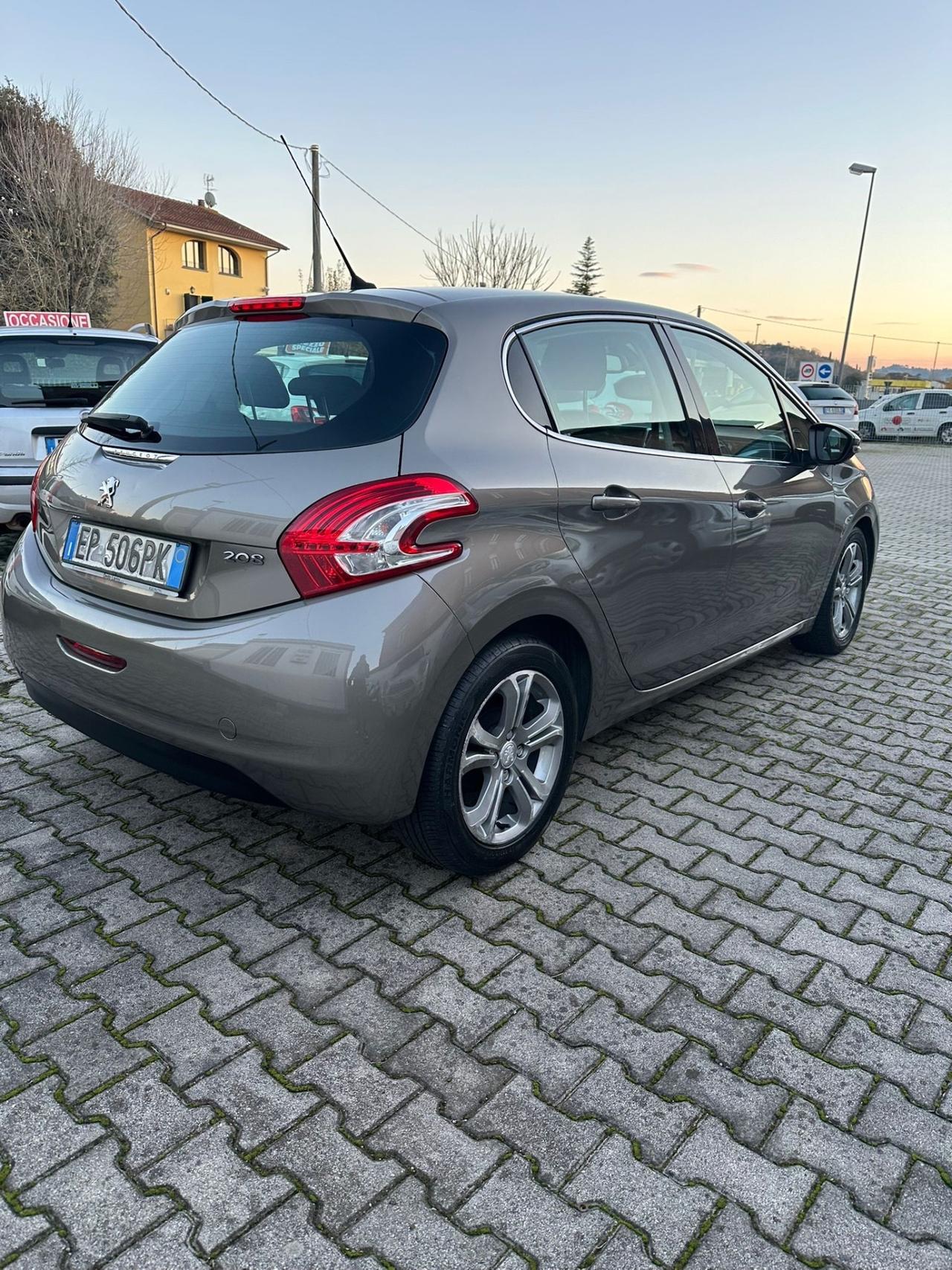 Peugeot 208 1.4 HDi 68 CV 5 porte Allure