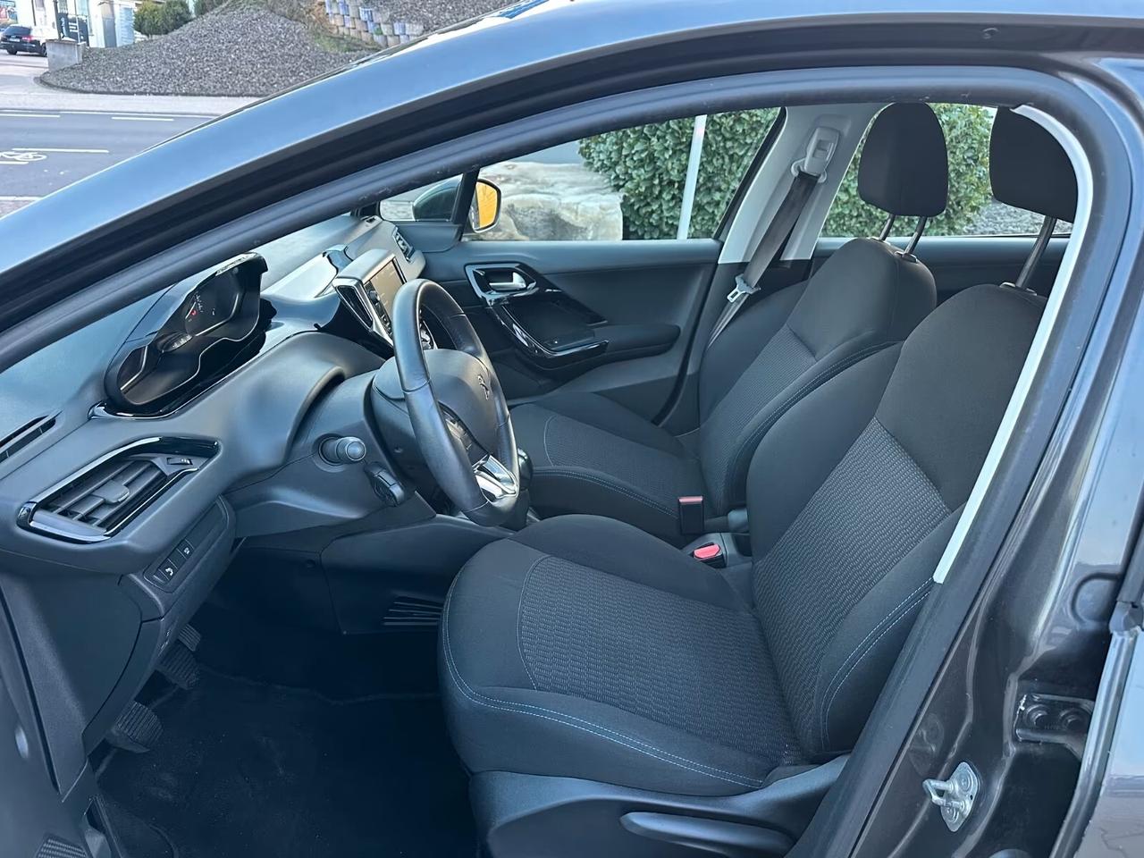 Peugeot 208 PureTech 83 5 porte Style