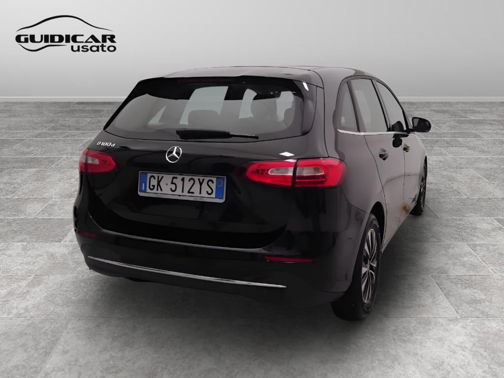Mercedes-Benz Classe B - W247 2018 - B 180 d Sport auto