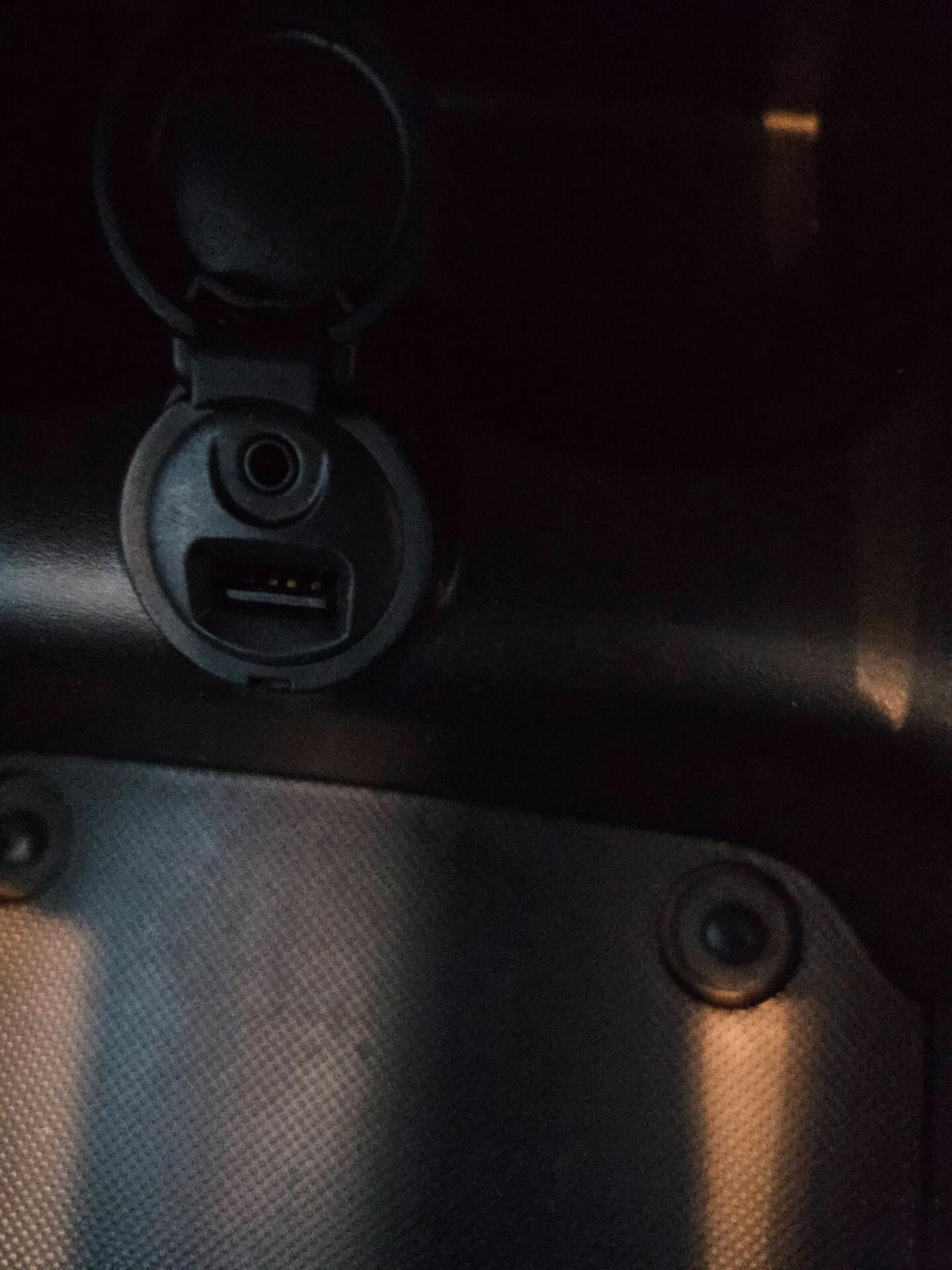 PEUGEOT 5008 1.6 BLUEHDI 120CV BUSINESS EAT6 7 POSTI