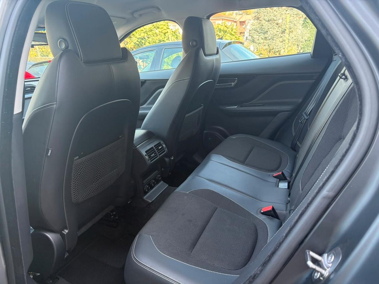 Jaguar F-Pace 2.0 D 180 CV AWD aut. R-Sport