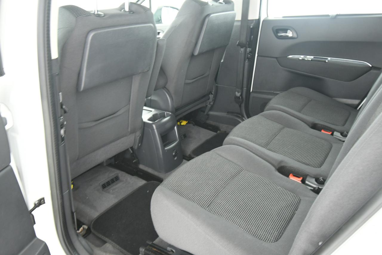 PEUGEOT 5008 1.6 hdi 8v Active 115cv COMMERCIANTI+7 POSTI
