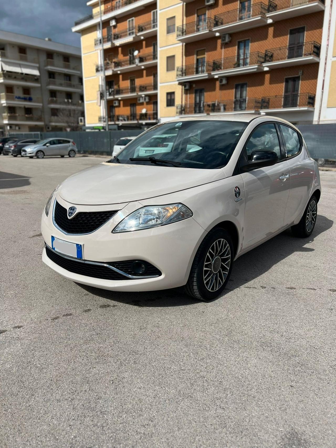 Lancia Ypsilon 1.2 69 CV 5 porte Gold