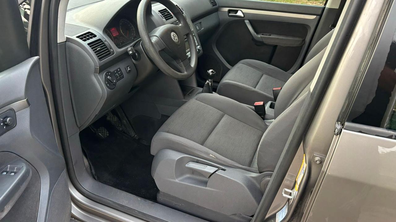 Volkswagen Touran posti 5 GPL dalla cassa gancio di traino regolare