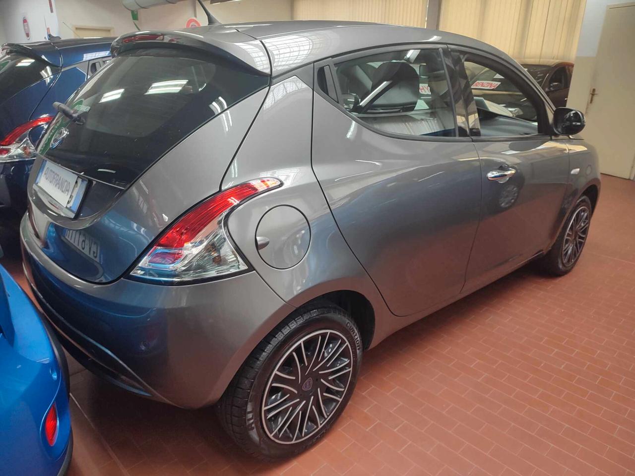 Lancia Ypsilon 1.2 69 CV 5 porte S&S Gold