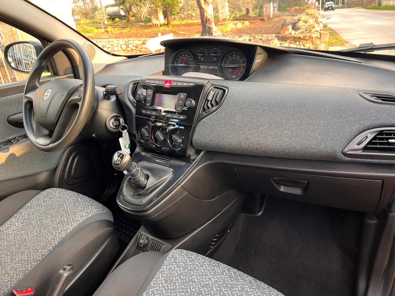 Lancia Ypsilon 1.0 FireFly 5 porte S&S Hybrid Silver Plus