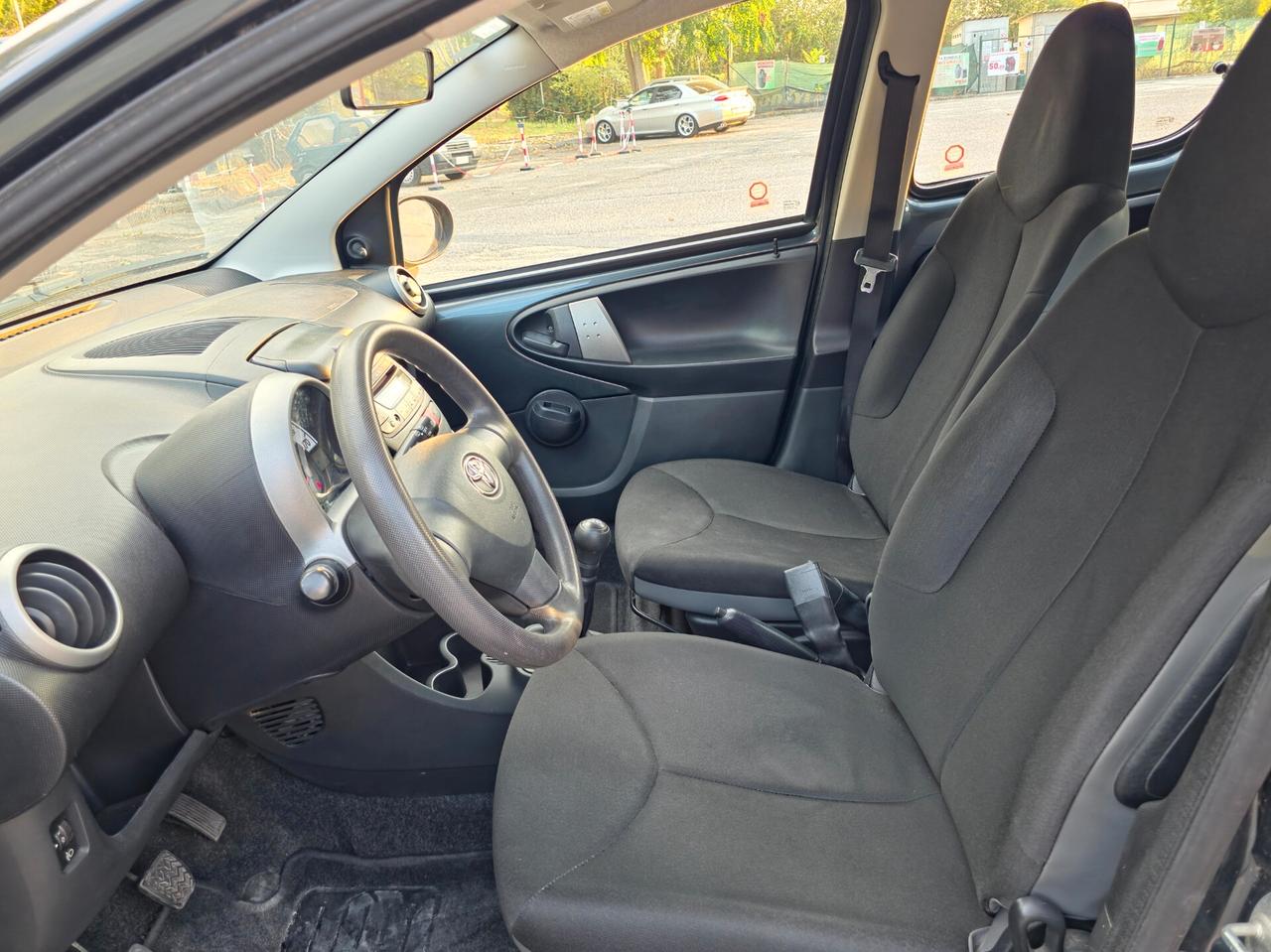 Toyota Aygo 1.0 12V VVT-i 5 porte Cool Soda Connect CV-68 E5B Manuale NEO 2014
