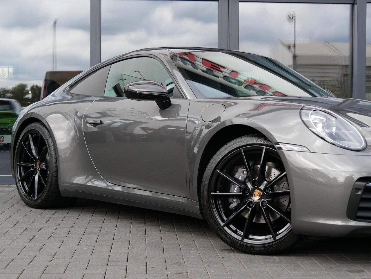 Porsche 911 Carrera