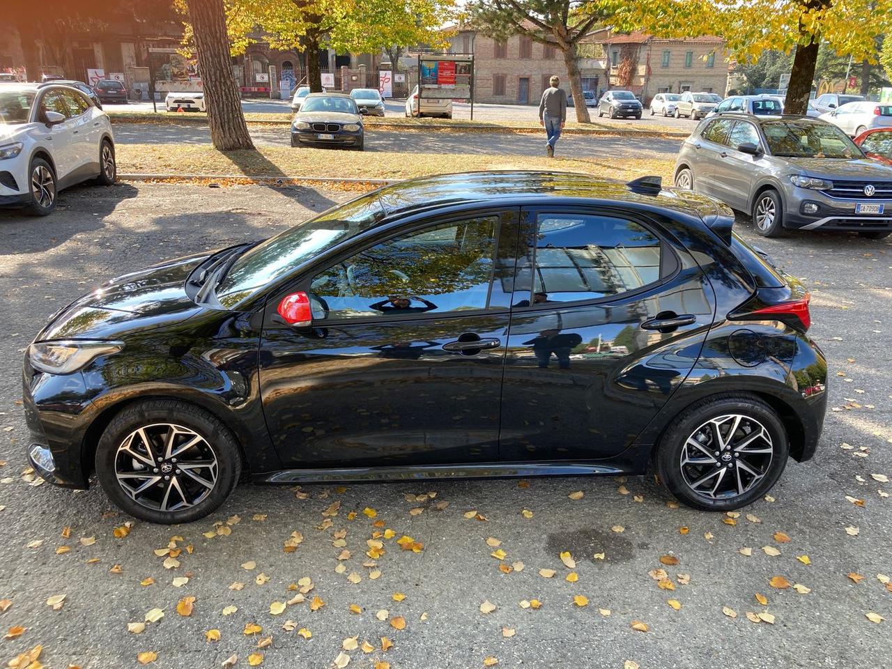Toyota Yaris 1.5 HEV Active #7354