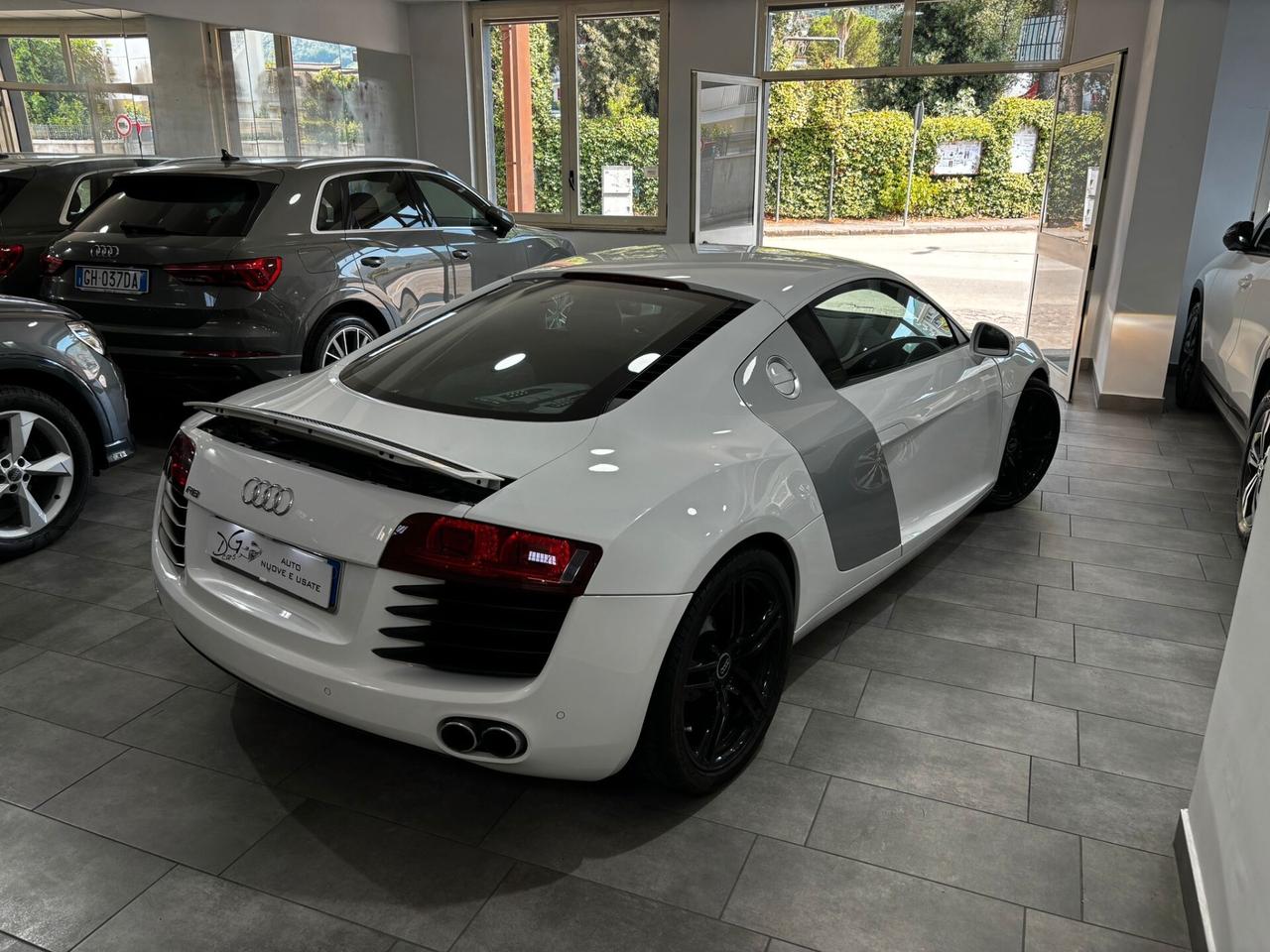AUDI R8 V8 COUPE' 4.2 430CV R-TRONIC