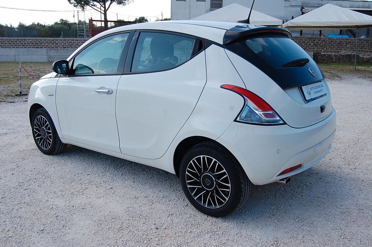 Lancia Ypsilon 1.0 FireFly 5 porte S&S Hybrid Platino