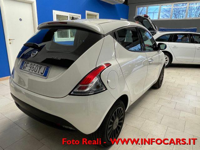 LANCIA Ypsilon 1.0 FireFly 5 porte S&S Hybrid Ecochic Silver