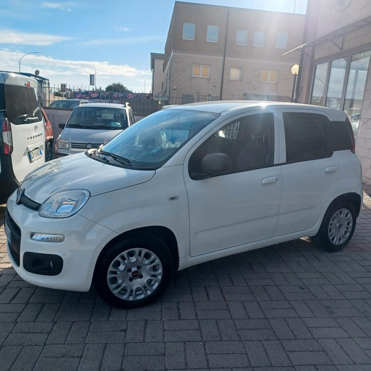 35188KM FIAT PANDA VAN 1.0 HYBRID IVA ESPOSTA